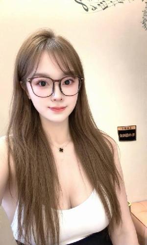 天河大胸翘臀颜值妹子