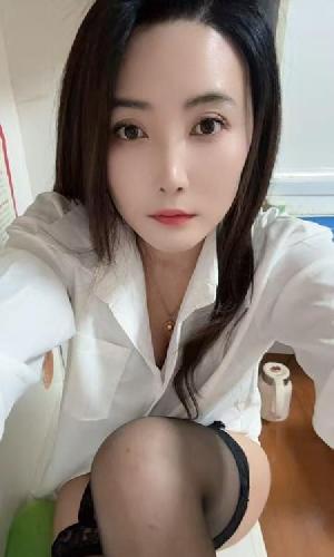 苗条人妻欢欢