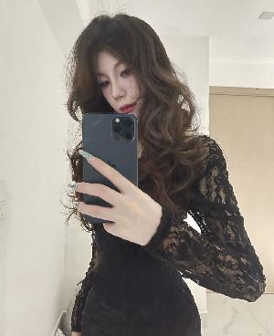 黑丝美腿高挑御姐