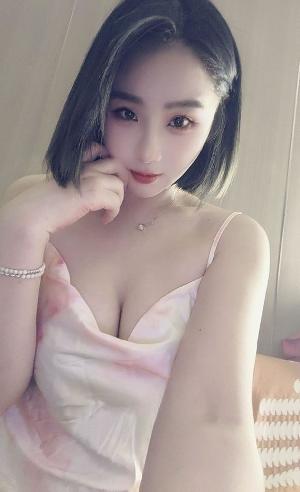 天然大胸小骚货