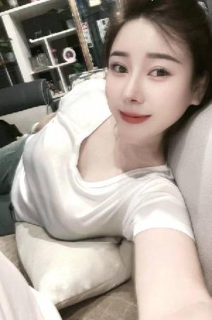 身材火辣的丝袜紧妹子