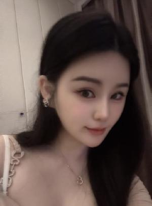 长相甜美胸挺粉嫩