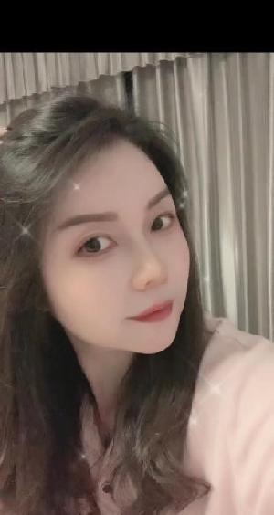 青秀居家大胸玫瑰杏子