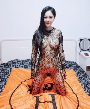 后入黑丝肥臀姐姐