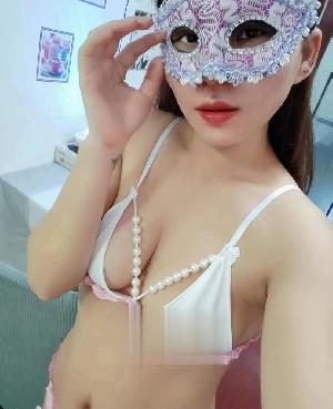 三刷大屁股风骚少妇