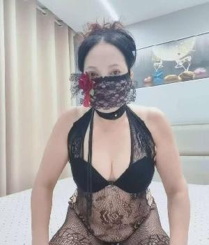 风骚黑色情趣熟女