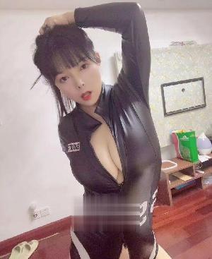 性感皮裙开裆裤小雨