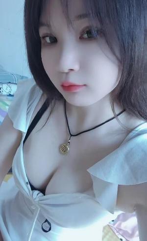 甜美型服务系妹子