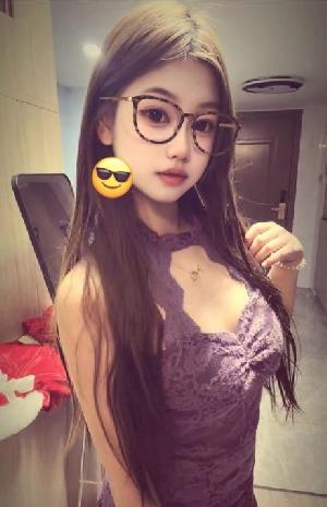 反差美女萌萌