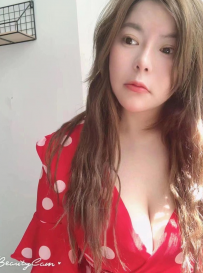 白嫩大胸少妇