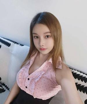 白皙爆乳御姐金善恩