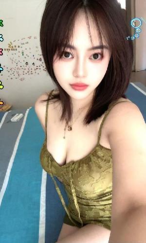 河西两骚妇双飞可舌吻