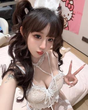 肤白貌美雪儿