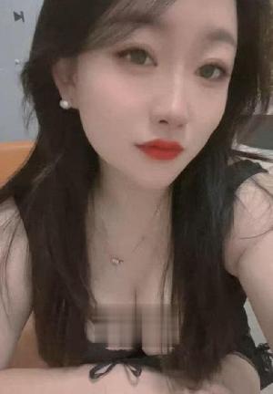 高颜值服务系妹子