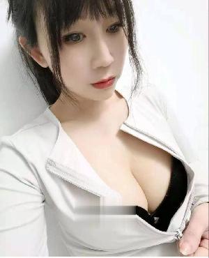 小巧玲珑乖巧可爱型。