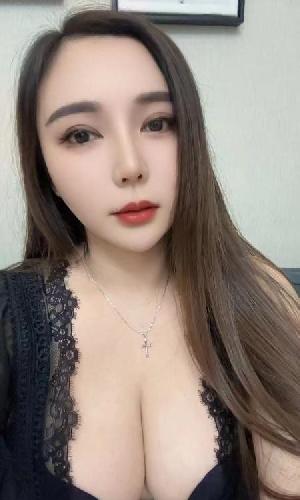 大奶吸精少妇