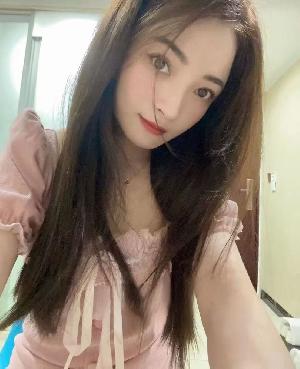 胸大屁股大的妞