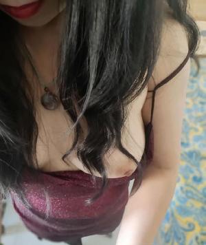可以舌吻的大胸少妇