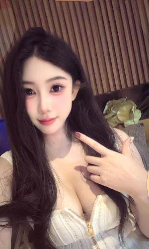 肤白貌美性感美乳老师