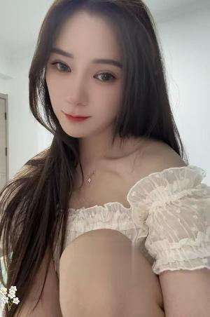 99年的妹子自聊自做