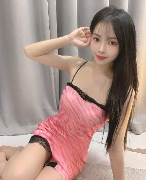白皙羞涩小妖精