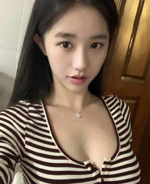 清纯反差萌妹
