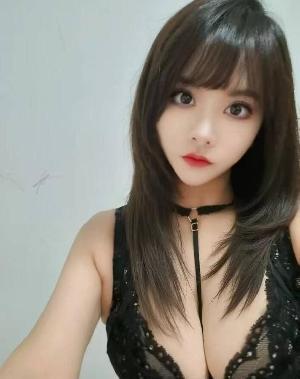个人巨乳翘臀小骚妇