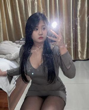 年轻漂亮逼紧水多迷人小身材