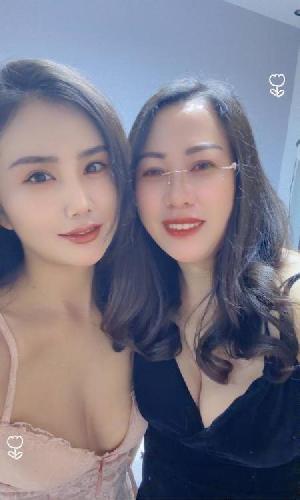 剧情双飞母女