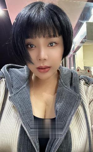 乖巧胸大服务系少妇