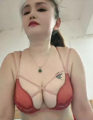 越秀大奶骚妇