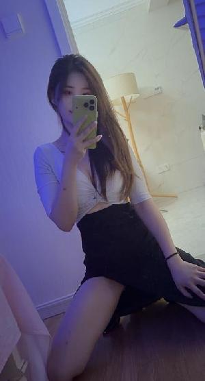 河南岸爱舌吻的少妇