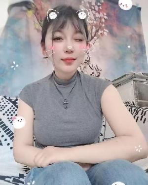 巨乳少妇花儿