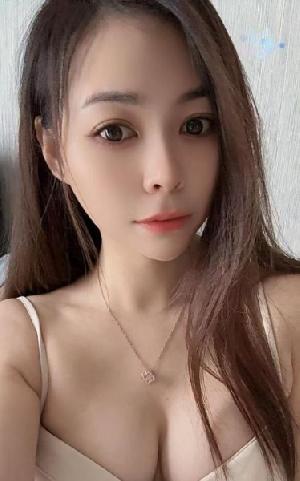 花都美胸女友Ava