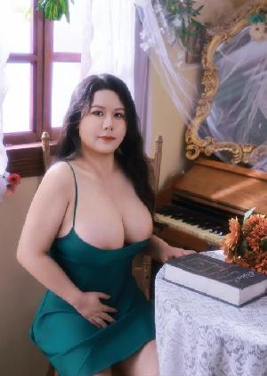 前凸后翘g奶少妇