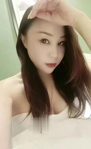 武侯毒龙女王芊芊