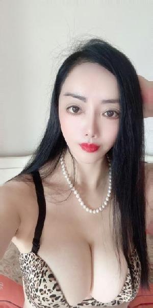大熊细腰美腿少妇