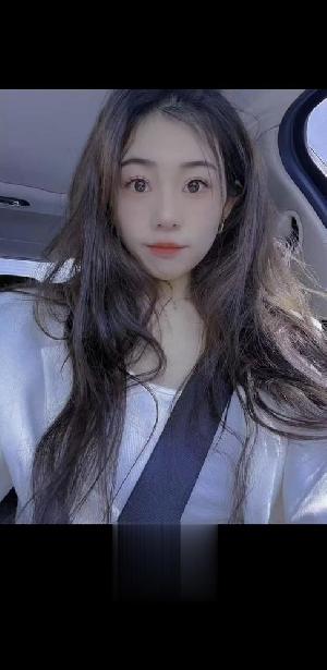 乖巧性感小美女