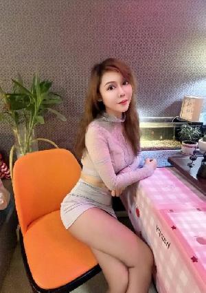 身材高挑热情服务老师