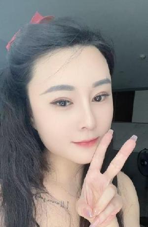 黑长直御姐静静