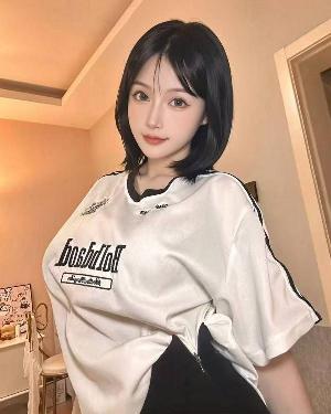 粉嫩大胸一线天UU