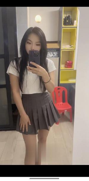 梅花园靓女