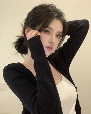 高颜大胸冷白皮美女