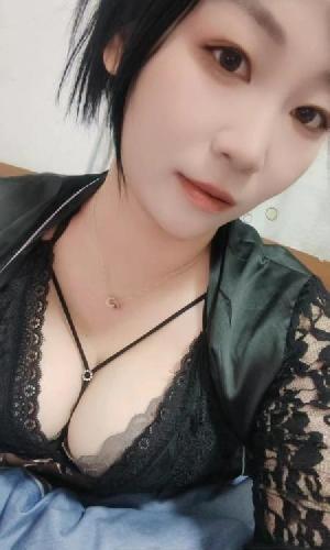 大奶露露