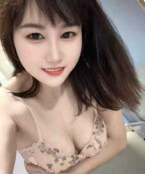 前凸后翘颜值小妹