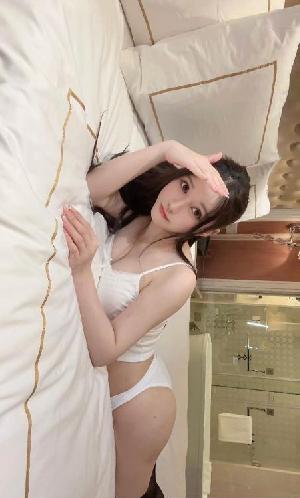 五堡翘臀妖精依琳