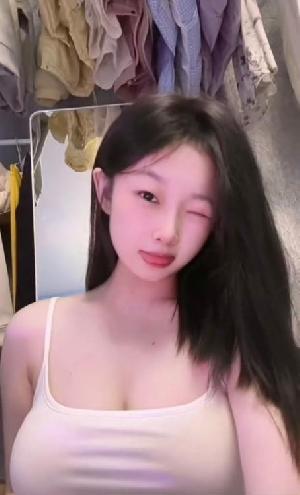 性感尤物笑笑