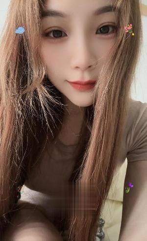 嫩妹皮肤白紧妖艳