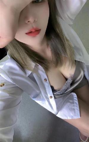 硚口性感巨乳漂亮小姐姐