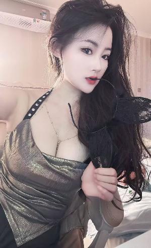 极品蜜桃臀嫩妹刚下海不久